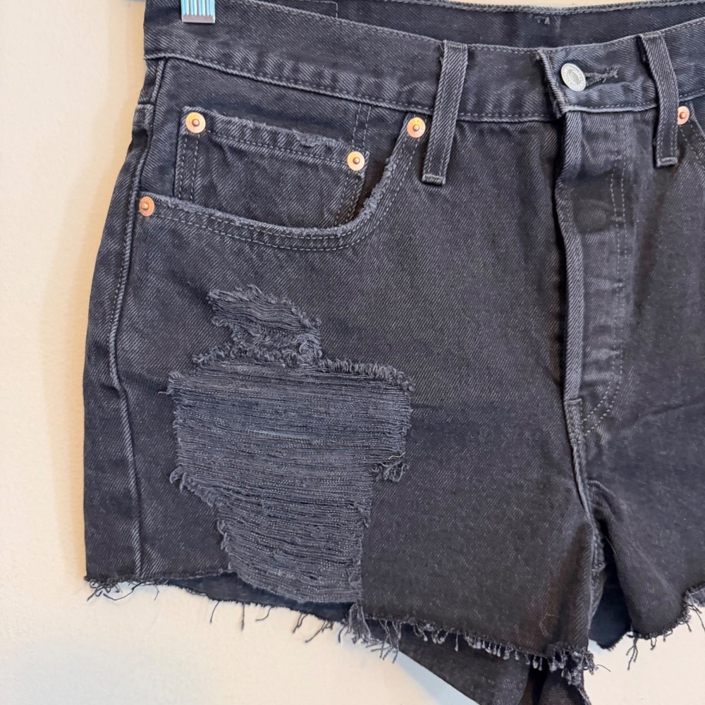 Levis 501 Original High Rise Distressed Denim Shorts Black Size 30 56327-0268 - Picture 2 of 7
